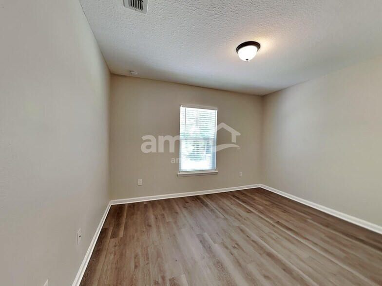 Building Photo - 96473 Commodore Point Dr