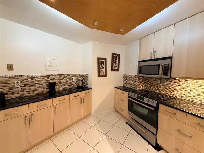 Building Photo - 3180 S Ocean Dr