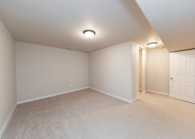 Building Photo - 5607 University Village View