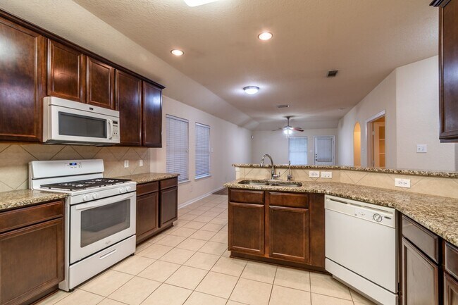 Building Photo - Charming 3-Bedroom Home in the Heart of Ho...