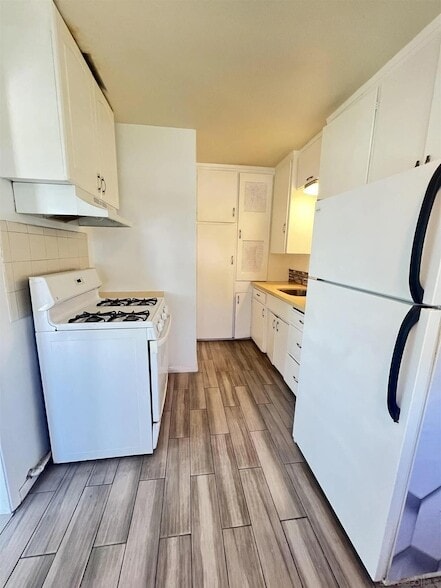 Building Photo - 4064 Oakcrest Dr