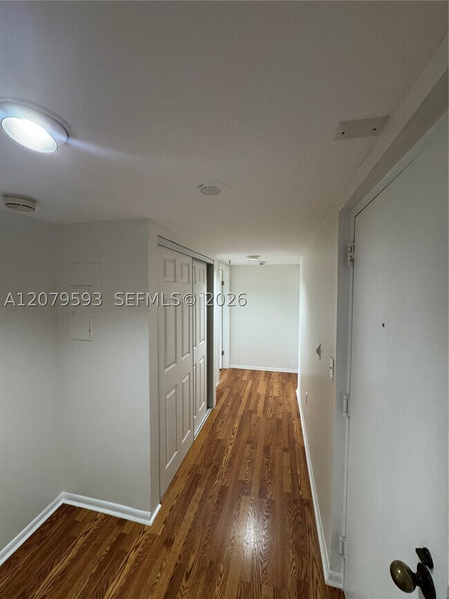 Building Photo - 720 Coral Wy