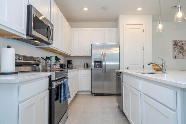 Building Photo - 686 Longboat Dr