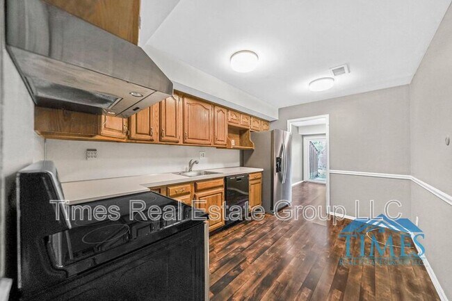 Building Photo - 704 Worthington Dr