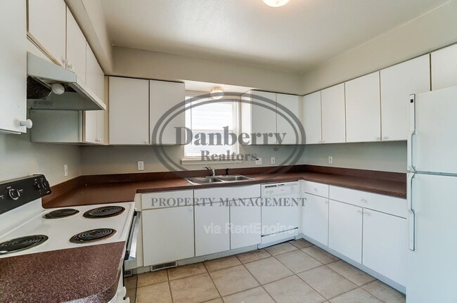 Building Photo - 3704 Willow Run Dr