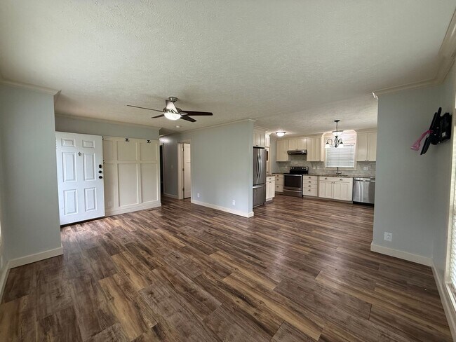 Building Photo - 5806 Quaker Pkwy