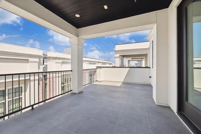 Building Photo - 5824 Winsome Ln