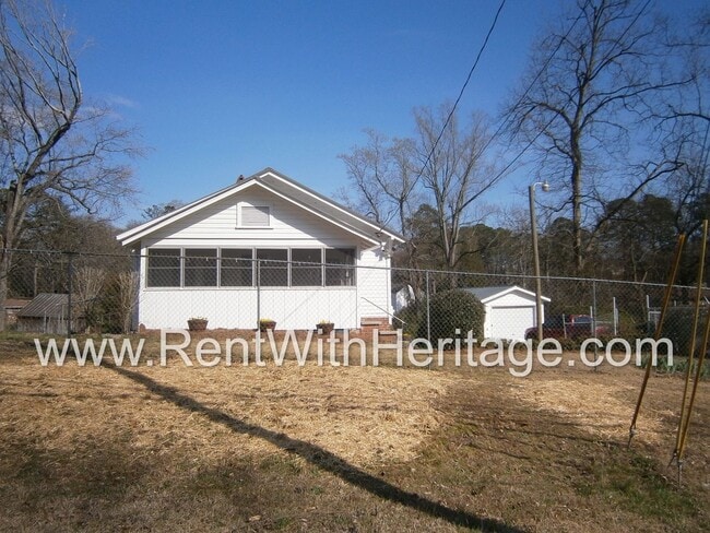 Building Photo - GORGEOUS RANCH/ GRAND PA'S BUNGELOW/ 1.6 ACRES/ FRONT PORCH/ PRIVATE YARD