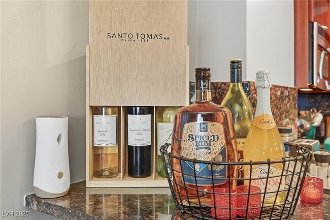 Building Photo - 150 S Las Vegas Blvd