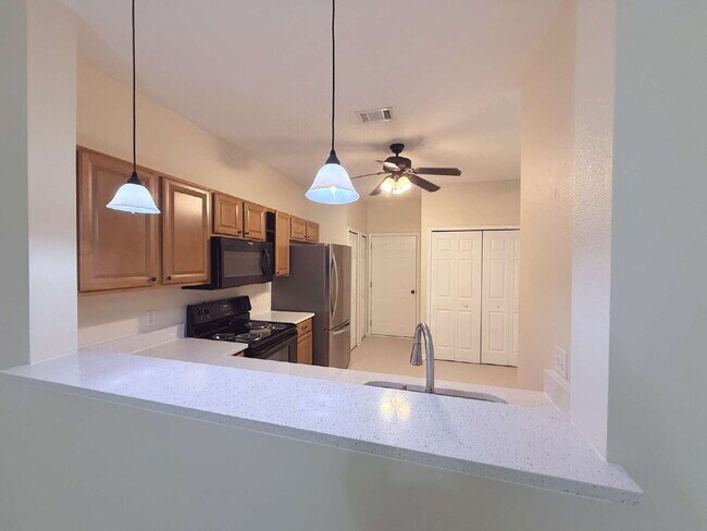 Building Photo - The Gables 2BR | 2.5BA Townhome!