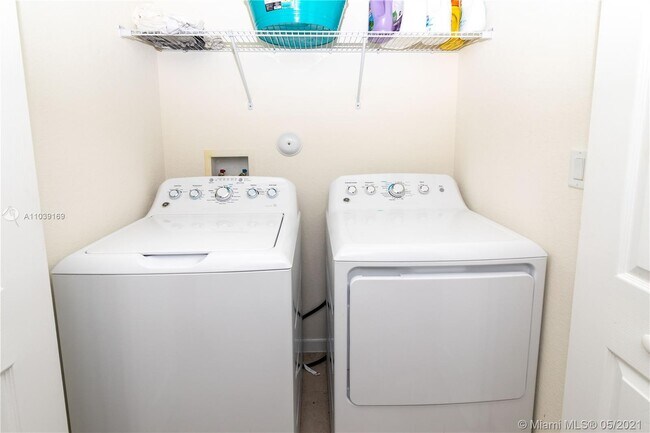 Building Photo - 3376 SE 1st St