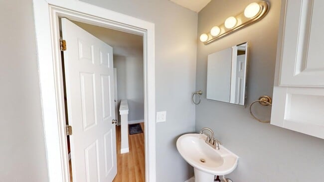 Building Photo - 388 S Powell Ave