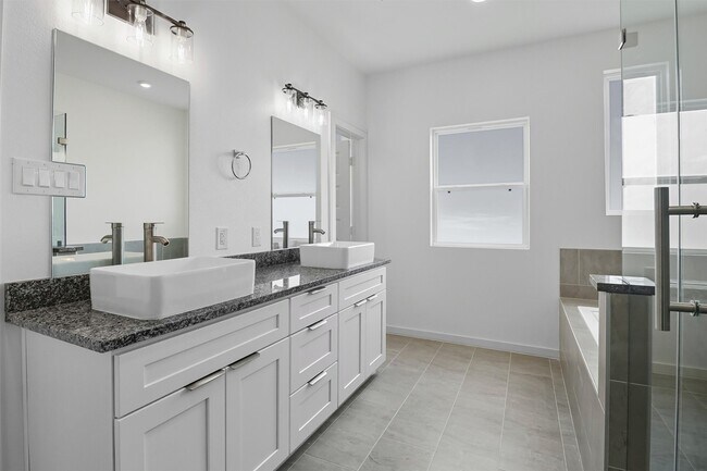 Building Photo - 2927 El Fenice Ln