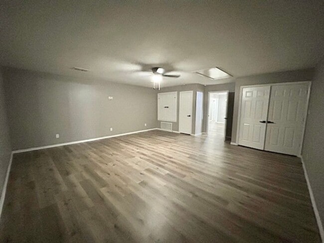 Building Photo - Lakeside Dream Home: Fully Remodeled 4BD/2BA Near Loop 323