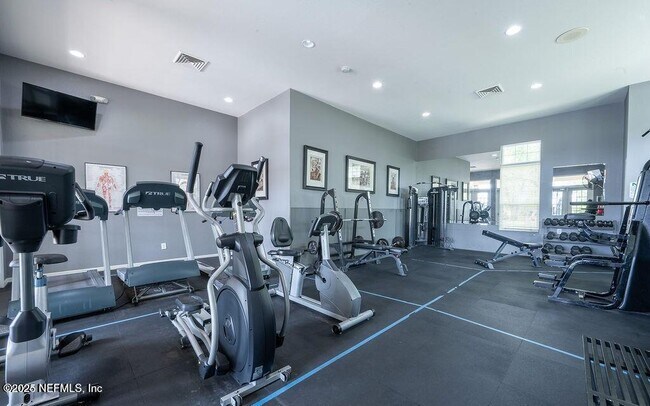 Building Photo - 13703 Richmond Park Dr N