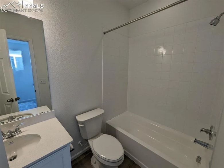 Bathroom 2 - 2434 Vanhoutte Vw