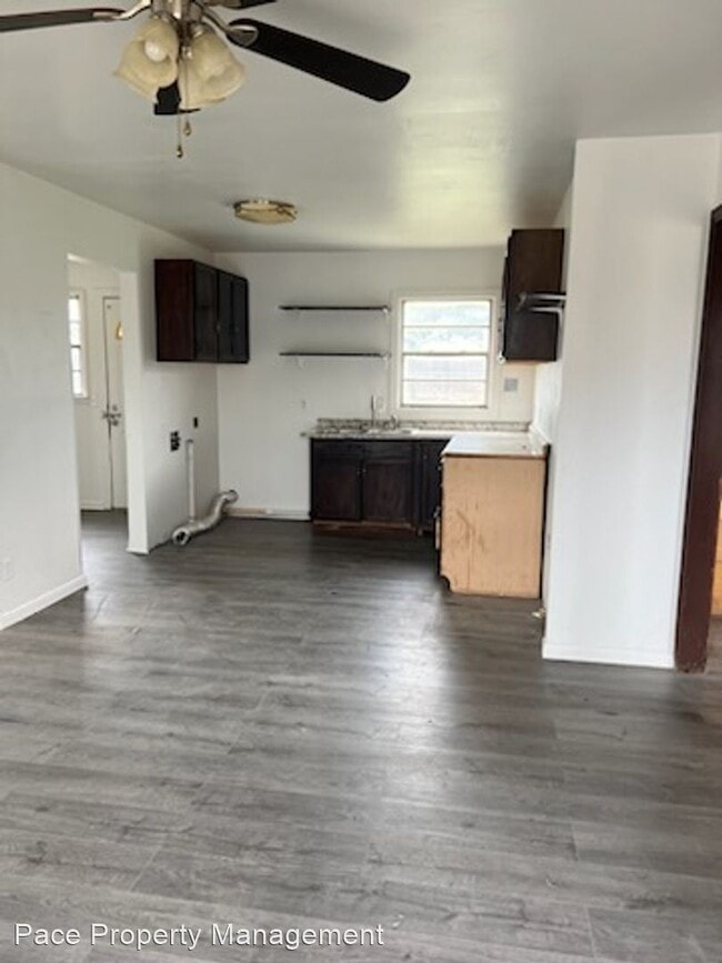 Building Photo - 3 br, 1 bath House - 1200 N. Manhattan Street