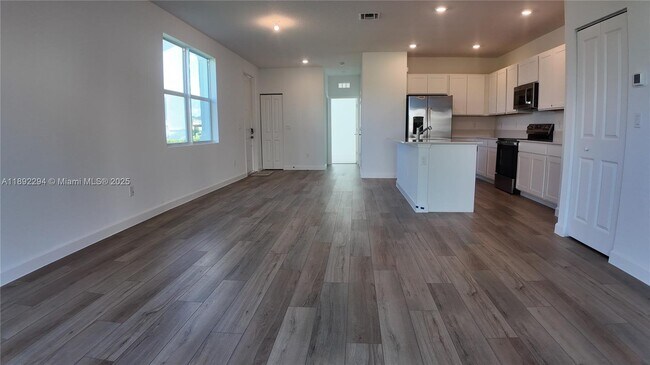 Building Photo - 830 SE grovebush Ln