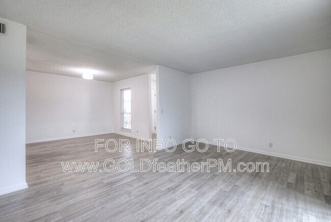 Building Photo - 515 Basswood Ave