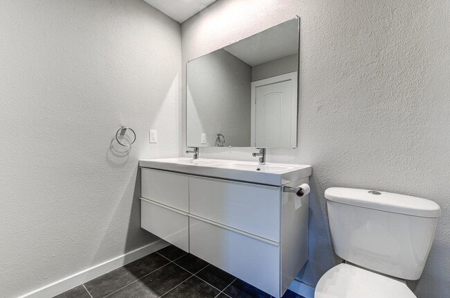 Building Photo - 6607 Capriola Dr