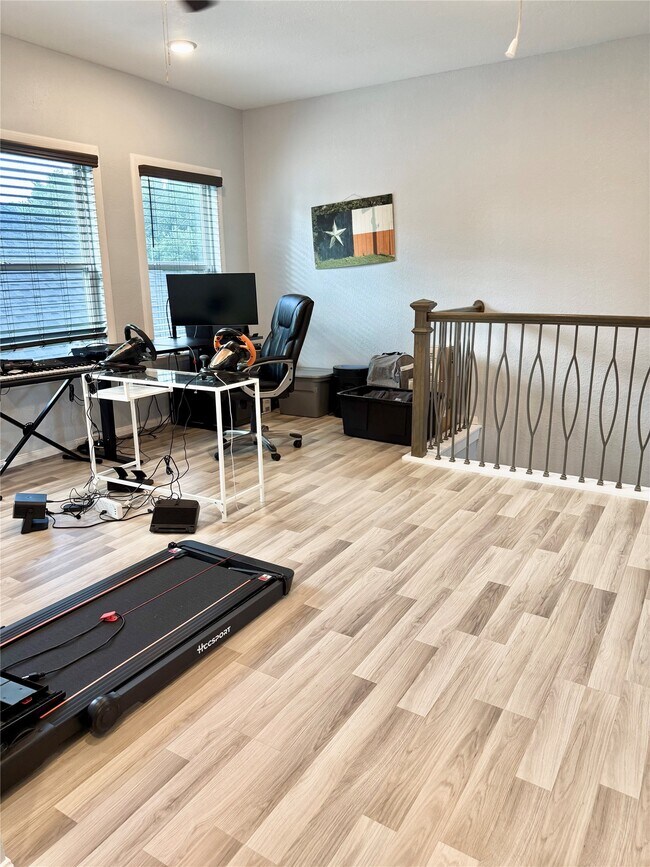 Building Photo - 17501 Deer Creek Dr