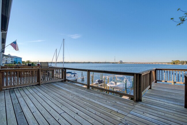 Building Photo - 202 Snug Harbour Dr