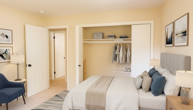 Building Photo - 345 Royal Oak Blvd