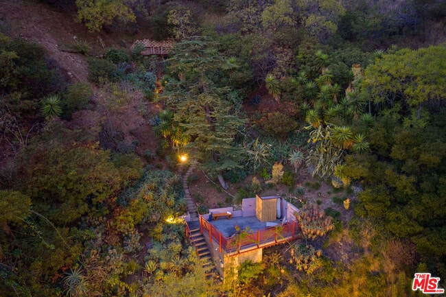 Building Photo - 1853 Nichols Canyon Rd