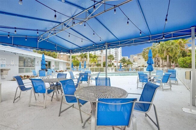 Building Photo - 450 Paradise Isle Blvd