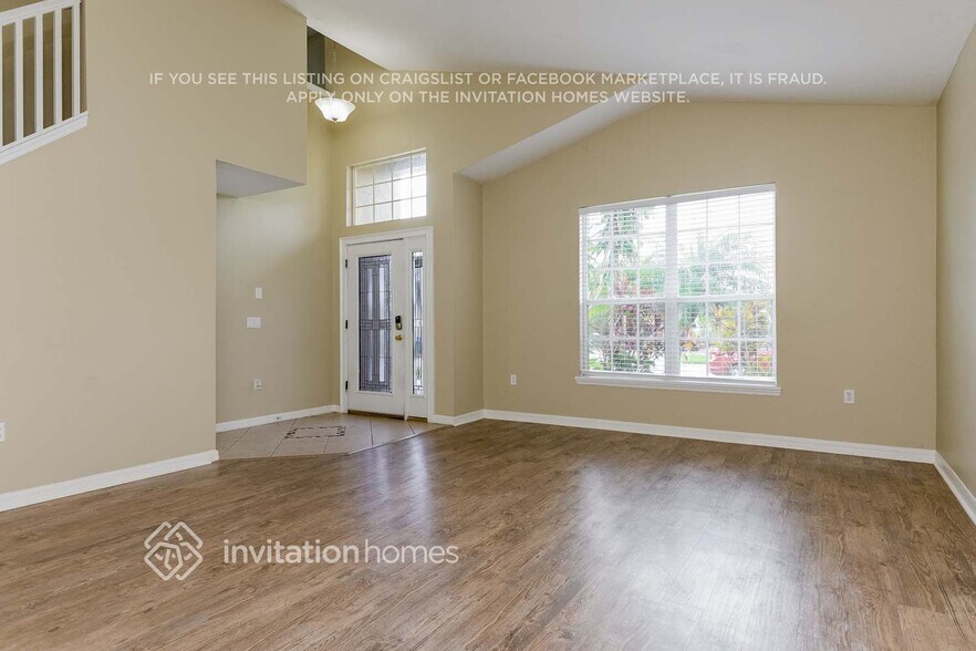 Building Photo - 1129 Hacienda Cir