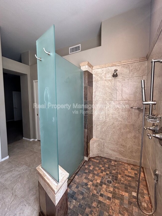 Building Photo - 774 E Maria Ln