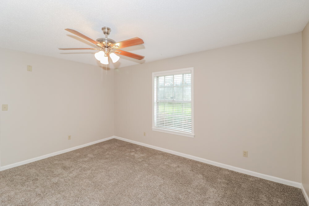 Building Photo - 6049 Lawnhill Dr