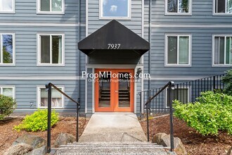 Building Photo - Beautifully Updated Condo in Multnomah Village - 3 Bedrooms!