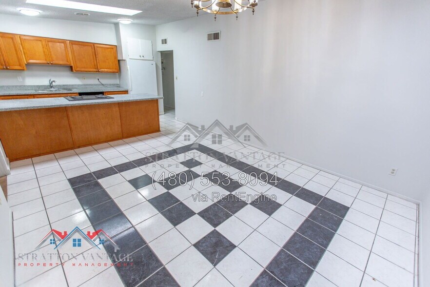 Building Photo - 1168 E Alameda Dr