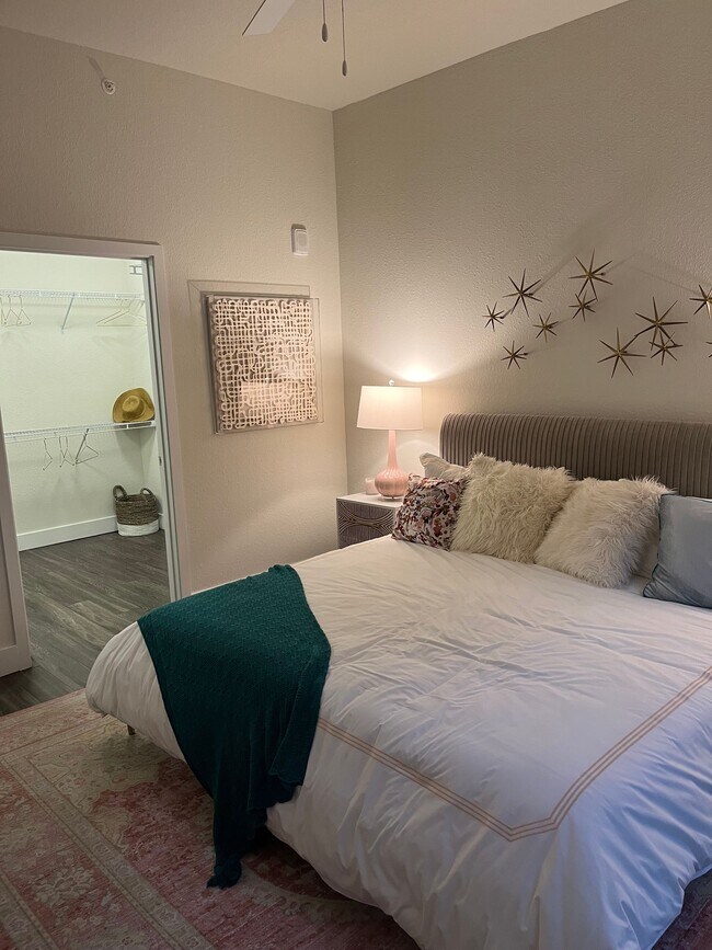 Building Photo - 455 NE 27th St