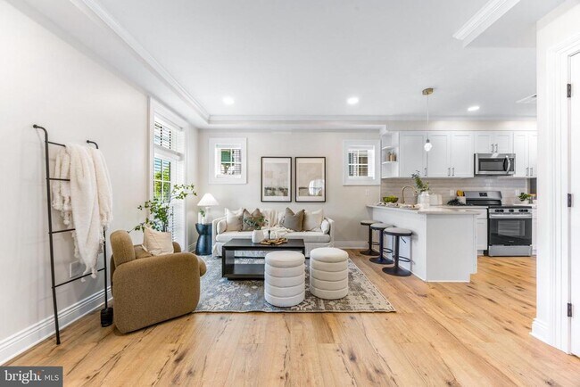 Building Photo - 30 E Broadway