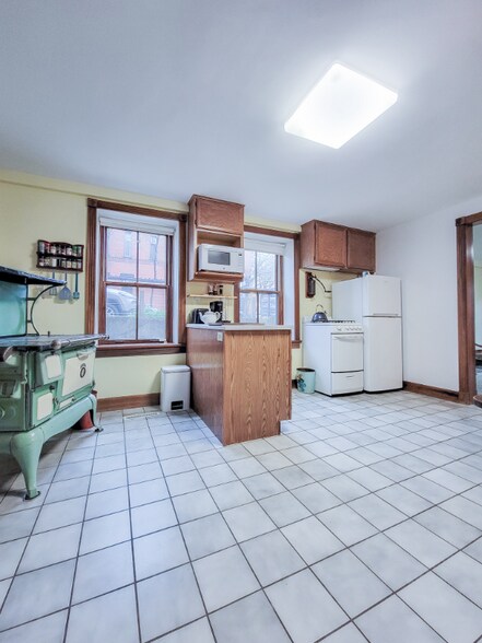 Building Photo - 2101 N Clifton Ave