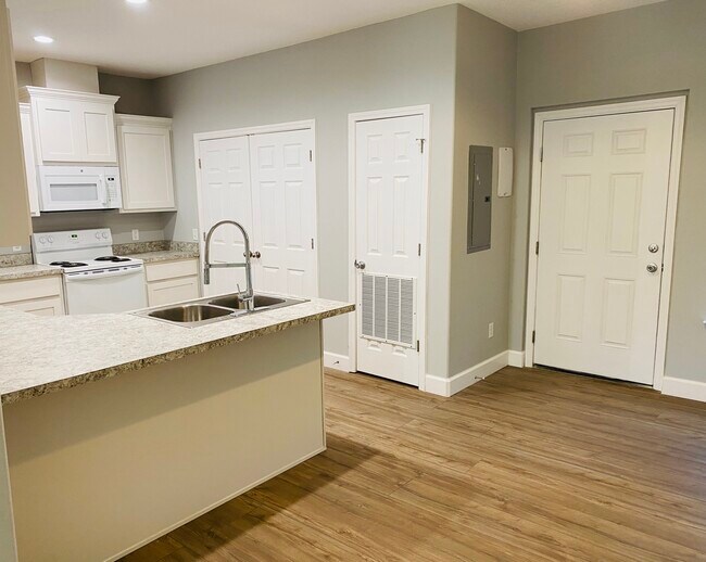 Building Photo - 552155 US-1