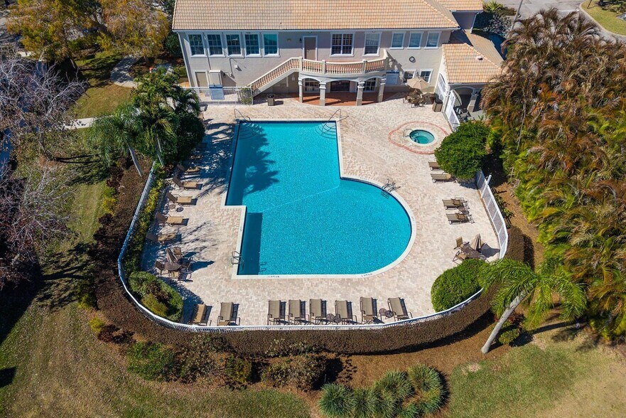 Building Photo - 158 SW Peacock Blvd