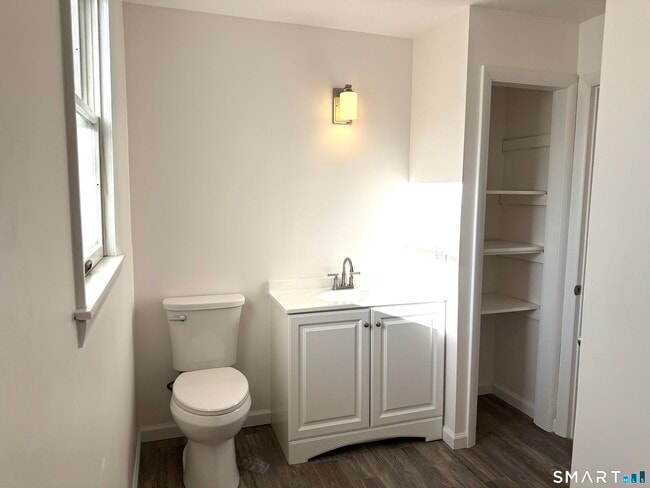 Building Photo - 751 Old Stratfield Rd