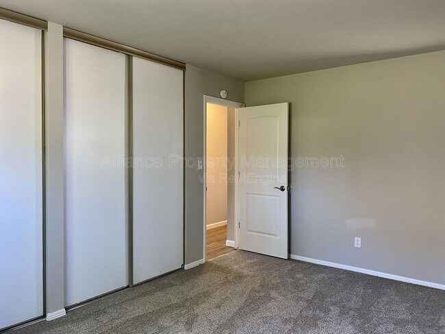 Building Photo - 5945 Breeze Ct