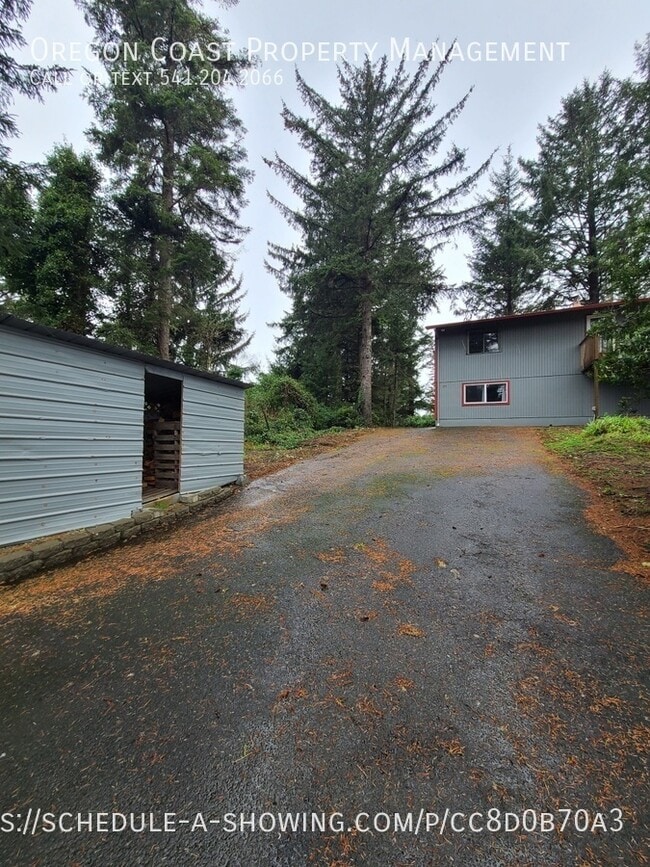 Building Photo - 835 Manzanita Ave