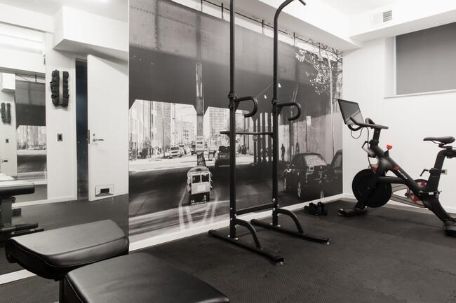 Building Photo - 1019 N Wolcott Ave