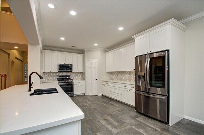 Building Photo - 6411 Hope Wood Mills Dr