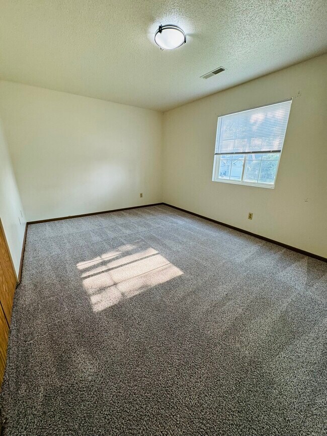 Building Photo - 156 Westside Dr