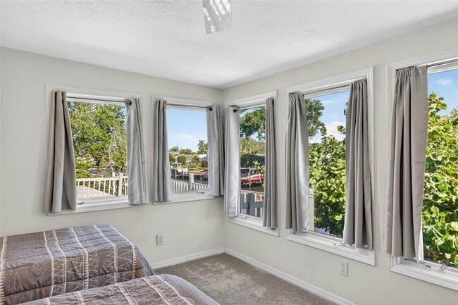 Building Photo - 8705 Bay Pointe Dr