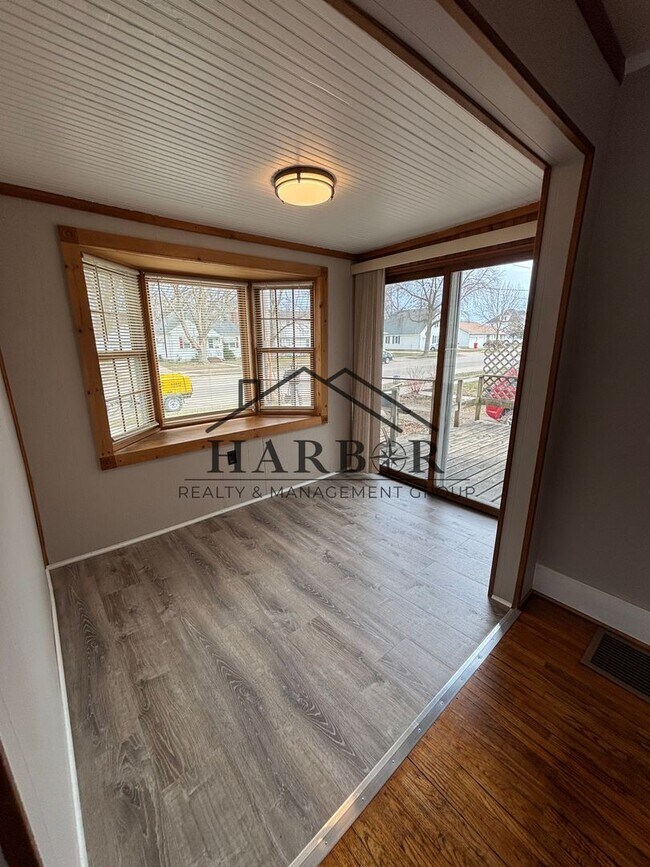 Building Photo - 800 8th Ave SE