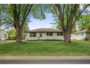 Building Photo - 9457 Saratoga Ln N