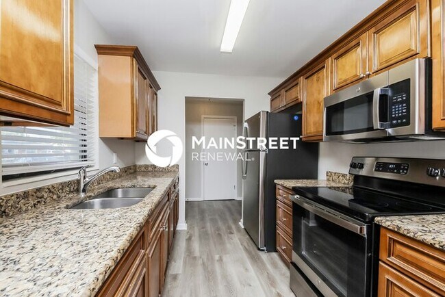 Building Photo - 3 Bedroom Pet-Friendly Home in ORLANDO, FL with Main Street Renewal
