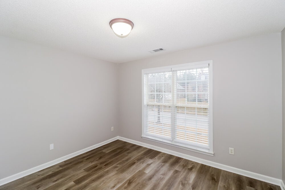 Building Photo - 10114 Bloomsbury Ave